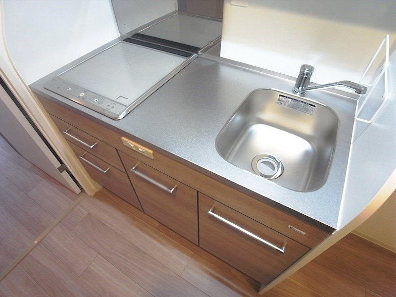 セレニテ三宮プリエのキッチン