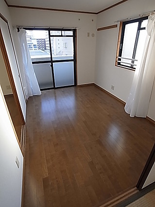 フェニックス本山の洋室