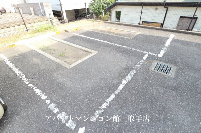 レオパレスアルカディア我孫子の駐車場