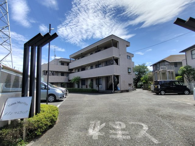 メゾンマニフィックＡ・Ｂ棟のエントランス