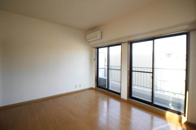 ルミエール弦巻の洋室|7.9帖の洋室♪