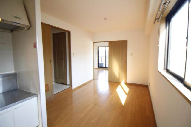 ルミエール弦巻の居間・リビング