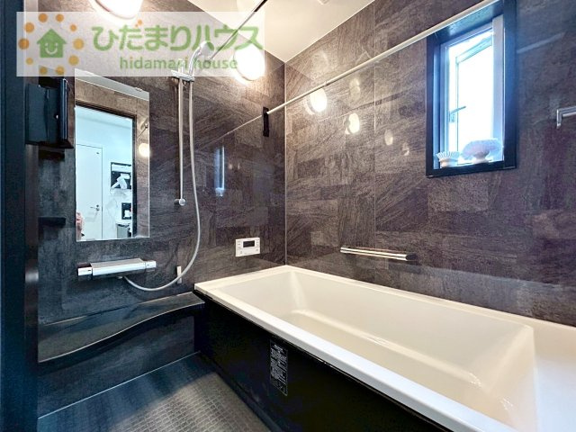 【浴室】 | 守谷市松並青葉3丁目　中古戸建 | 黒を基調とした落ち着きのあるお風呂(*´ω`*)