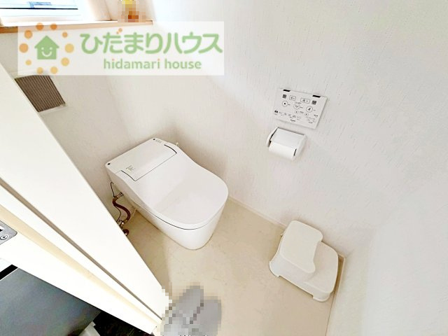 【トイレ】 | 守谷市松並青葉3丁目　中古戸建 | 温水洗浄便座ついてます(^^♪