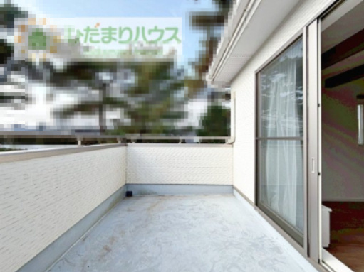 【バルコニー】 | 守谷市松並青葉3丁目　中古戸建 | 奥行たっぷりのバルコニー☆彡カフェタイムも楽しめそうです(*^^*)