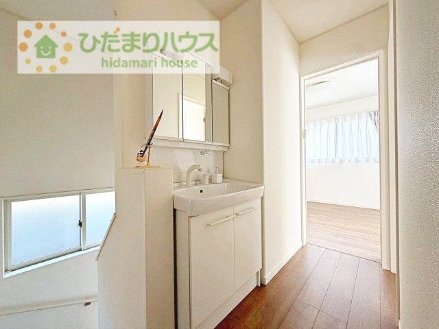 【独立洗面台】 | 守谷市松並青葉3丁目　中古戸建 | 女性の多いご家族に！2階にも洗面化粧台を完備♪