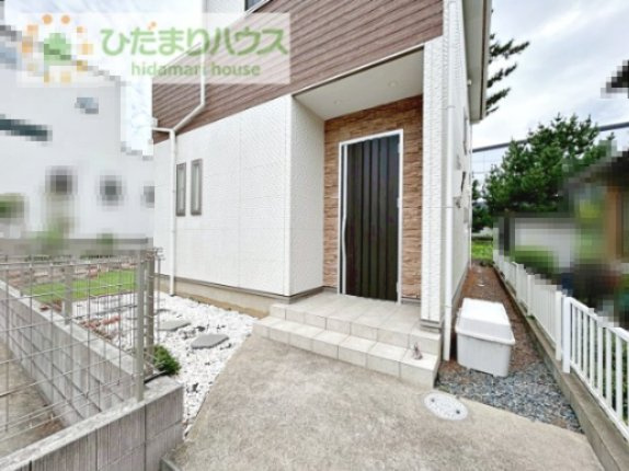 【玄関】 | 守谷市松並青葉3丁目　中古戸建 | 玄関の鍵はボタン1つで開錠できます(^^/