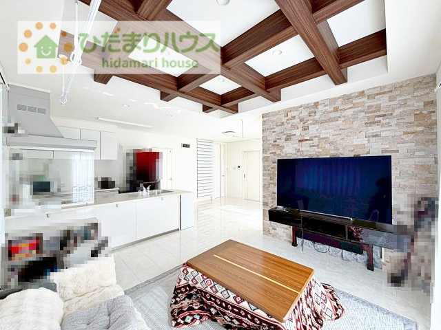 【居間・リビング】 | 守谷市松並青葉3丁目　中古戸建 | 床暖房付きのリビング！冬もぽかぽかです♪