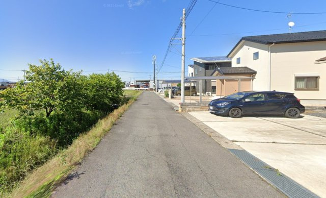野洲市北比江　中古戸建の前面道路含む現地写真