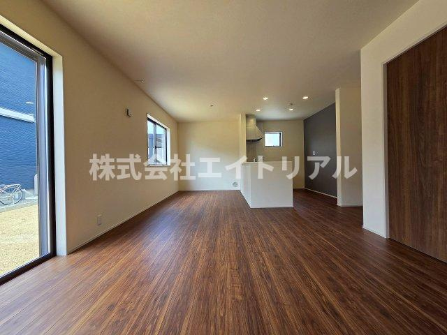 美濃加茂市西町8丁目　新築戸建　全3棟の居間・リビング|1階