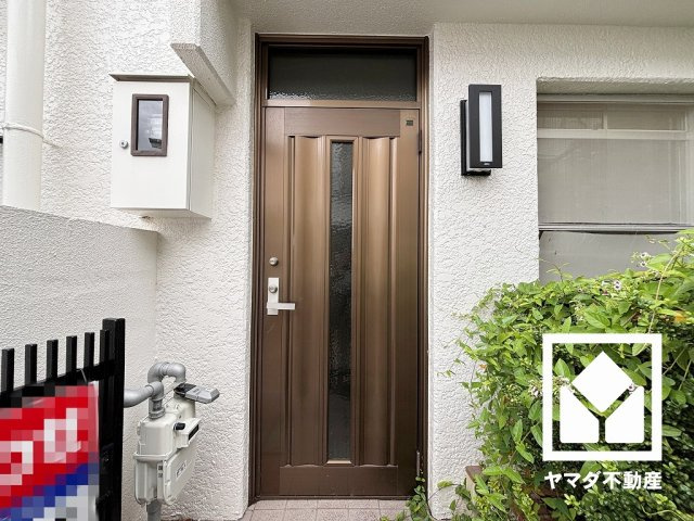 ガーデンハイツ高座台の玄関