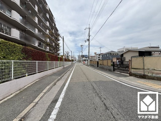 武庫川ニュースカイハイツの周辺|関西スーパーや100円ショップのバラエティ100などが出店するショッピングモール「メラード鳴尾」まで徒歩10分。近隣には飲食店も多数あり、お買い物やお食事には困りません。