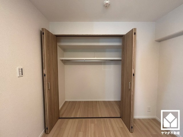 シーアイマンション高座の収納|新たに家具を買わなくても良いので、ハンガーパイプ付きのクローゼットは嬉しいですね。