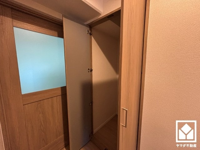 シーアイマンション高座の収納|廊下にも物入があり、住空間を広々お使いいただけます。