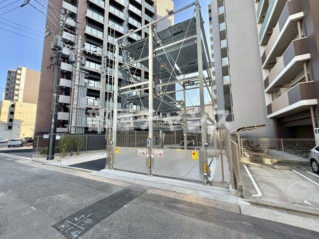 エスリード ザ・レガリア新栄PREMIERの駐車場