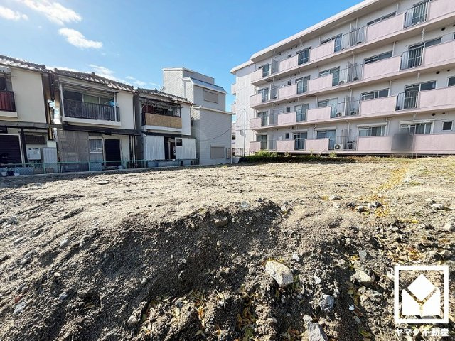 尼崎市東園田町1丁目　3期の外観|キッチンはカウンター付きの対面式。配膳や片付けがしやすく、お料理中でもお子様の様子が分かって安心です。