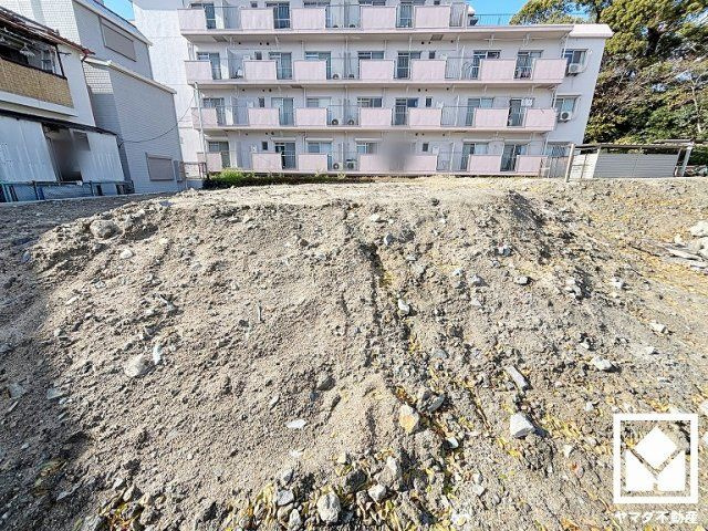 尼崎市東園田町1丁目　3期の外観|たっぷり収納できる約5帖の納戸付きだから、家の中をもっとスッキリ。季節の荷物や趣味の道具もしっかり収納。納戸は居室としてもお使いいただけます。