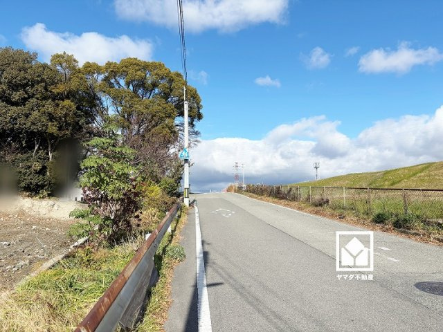尼崎市東園田町1丁目　3期の前面道路含む現地写真|ZEH水準の高い省エネ性能を備えており、光熱費などのランニングコストを抑えられます。夏は涼しく、冬は暖かい、季節に関わらず快適に過ごせる住宅です。