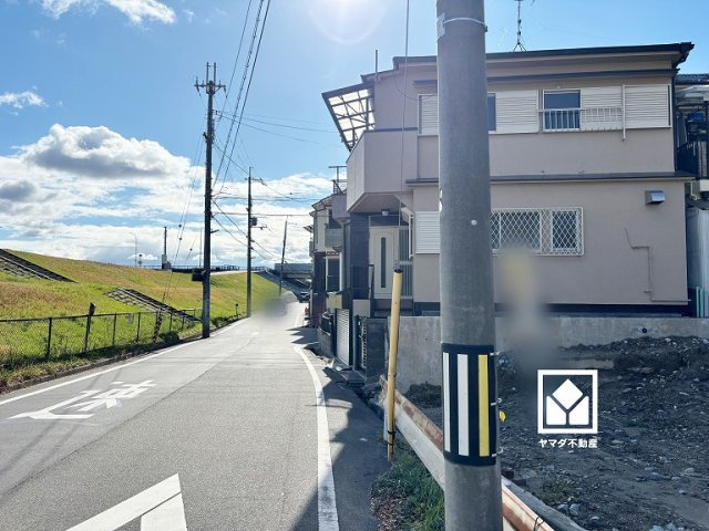尼崎市東園田町1丁目　3期の前面道路含む現地写真|東園田町3期全4棟の3号棟です。区画それぞれ間取りが違うので、ライフスタイルに合わせてご検討ください。