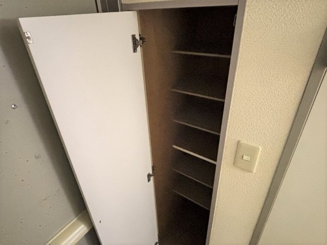 レオパレスうちだの玄関