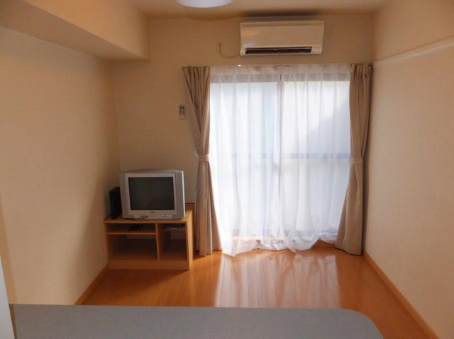 レオパレス長尾の居間・リビング|家具・家電つき（家電は部屋によりメーカー等異なります）
