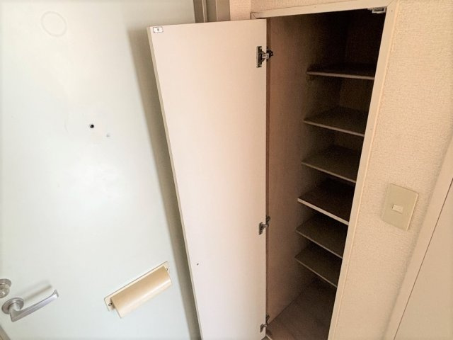 レオパレスフローリの玄関