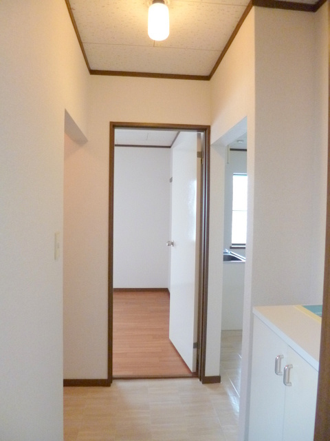 コーポリバーサイドの内装|★ゆったり玄関スペース★