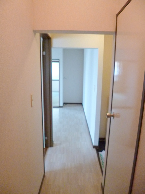 コーポリバーサイドの内装|★バスルームから玄関前★