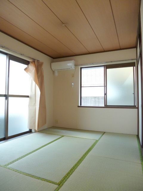 コーポリバーサイドの寝室|★収納１間付きの和室★