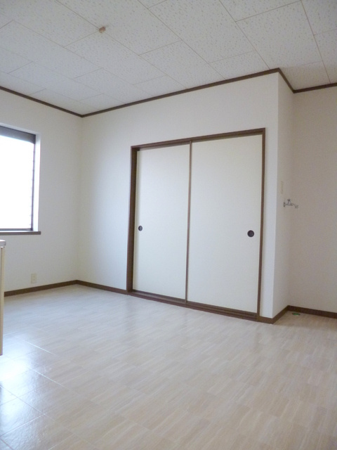 コーポリバーサイドの居間・リビング