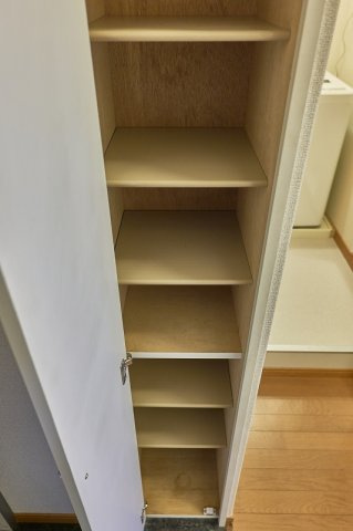 レオパレスＬ　イーズの玄関