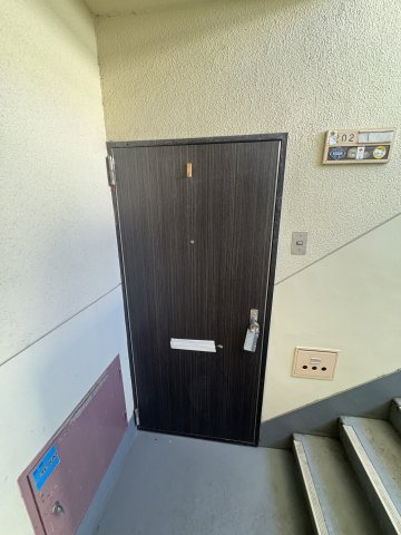 大岡団地N2の玄関