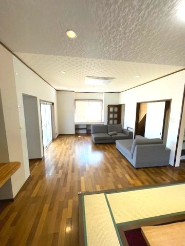 高島市今津町梅原中古戸建の居間・リビング