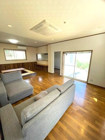高島市今津町梅原中古戸建の居間・リビング