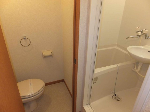 レオパレスオータム　Ⅱの浴室|風呂トイレは別々です