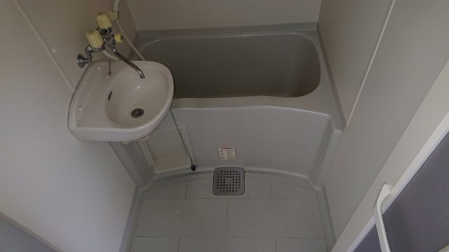 レオパレスコスモスの浴室
