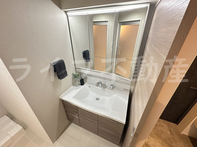 玉造BASEの独立洗面台