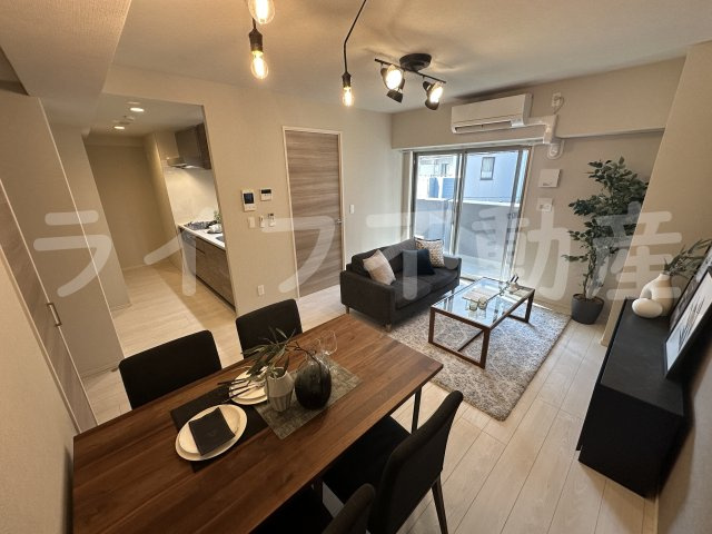 玉造BASEの居間・リビング