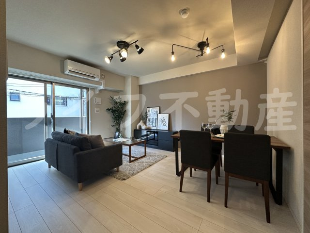 玉造BASEの居間・リビング