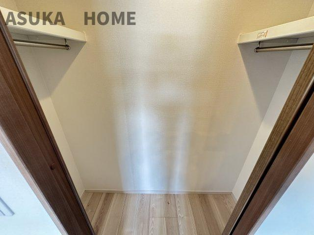 パークハイム日吉本町の洋室|子供部屋にも良さそうなしっかりサイズな収納付きの使い勝手の良い居室です。