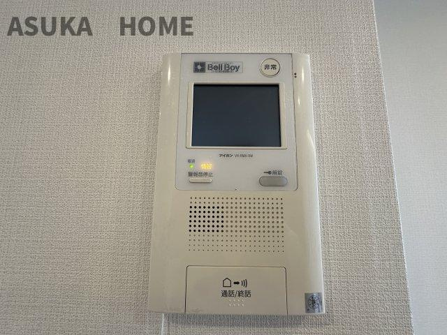 パーク・ハイム日吉本町の防犯設備|TVモニター付インターホンになります。防犯対策になりますね。