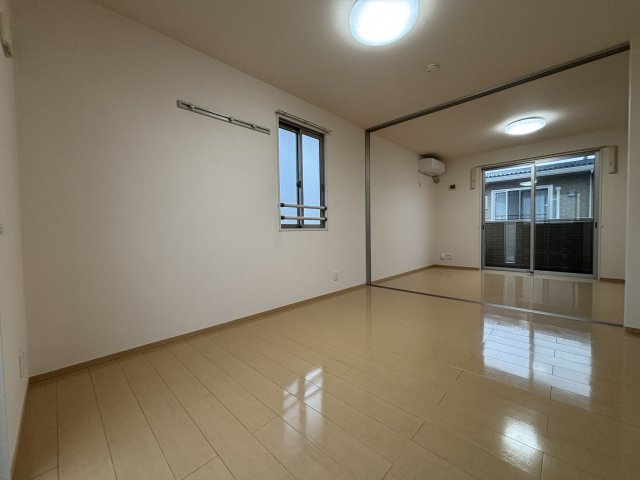 グレース中谷A棟の居間・リビング|使いやすいリビングです