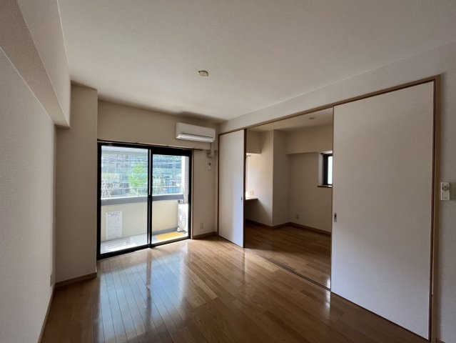 ミラバ天神の居間・リビング