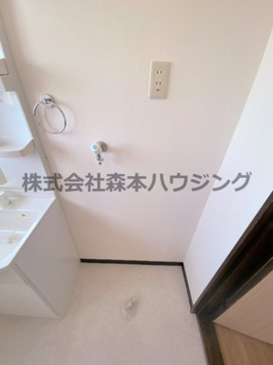 【設備】 | 　私市ロイヤルマンション | 室内洗濯機置き場です