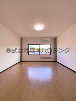 【居間・リビング】 | 　私市ロイヤルマンション | きれいなリビングです