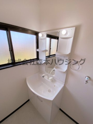 【独立洗面台】 | 　私市ロイヤルマンション | 朝の支度にも助かる、独立の洗髪洗面化粧台