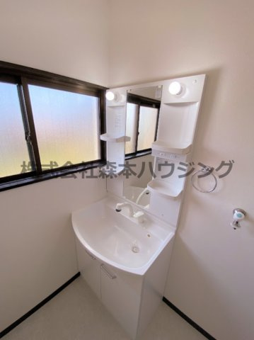 【独立洗面台】 | 　私市ロイヤルマンション | 朝の支度にも助かる、独立の洗髪洗面化粧台