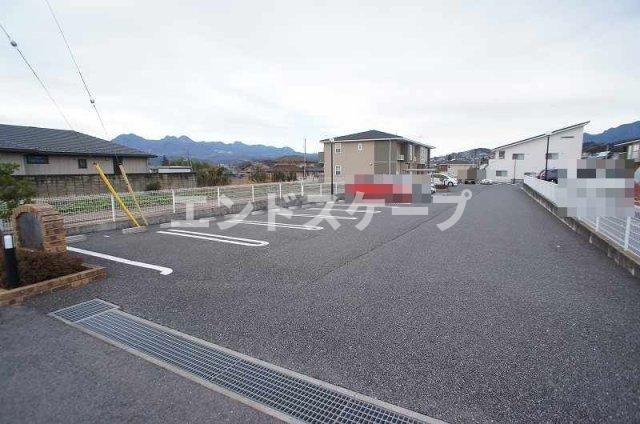 グレイス・フォーシーズンＡの駐車場|高崎、前橋のお部屋探しはエンドスケープまで！お客様の理想お聞かせ下さい♪