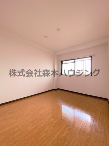 【洋室】 | 　ネストクレール | 落ち着いた色調の洋室です