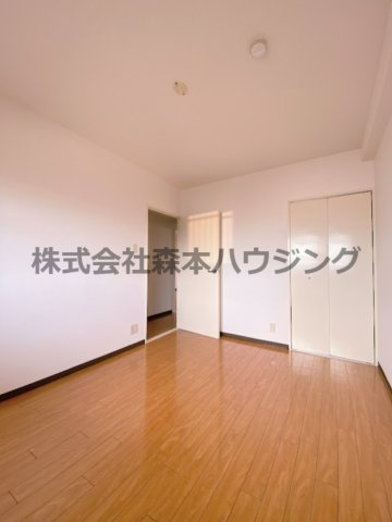 【洋室】 | 　ネストクレール | 個人の部屋や寝室として使える洋室です